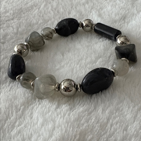 Chic Black and Silver Beaded Bracelet - Picture 3 of 3